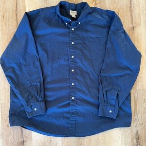 L.L. Bean Men's Navy cotton front pocket Button-Down Shirt